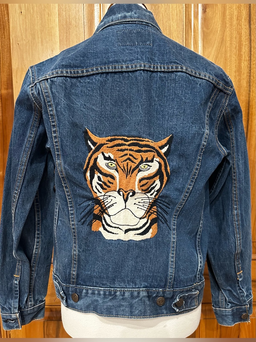 VTG 70s Levi’s Tiger-Embroidered Denim T/3 Trucker Jacket, S, VGUC